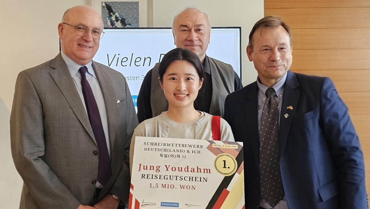 Yudam Jung, a student from the Department of German Language and Literature at Incheon National Univ 대표이미지